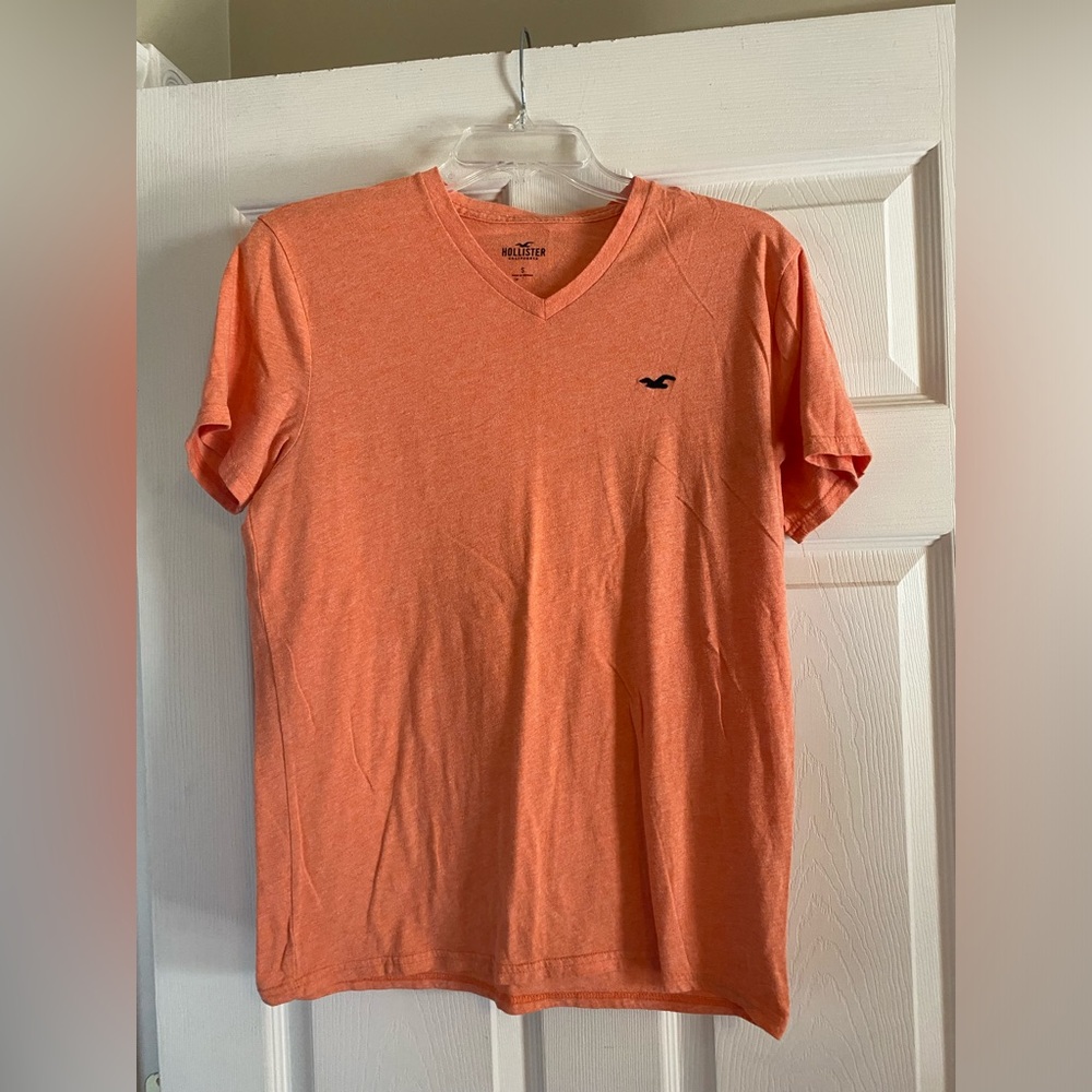 Hollister V neck men’s shirt